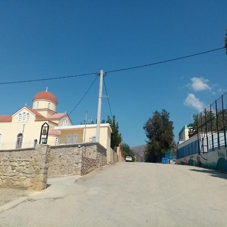 Vine Veranda Palaiochora Esterno foto