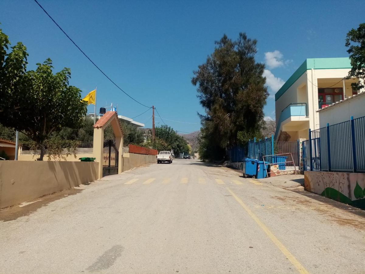 Vine Veranda Palaiochora Esterno foto